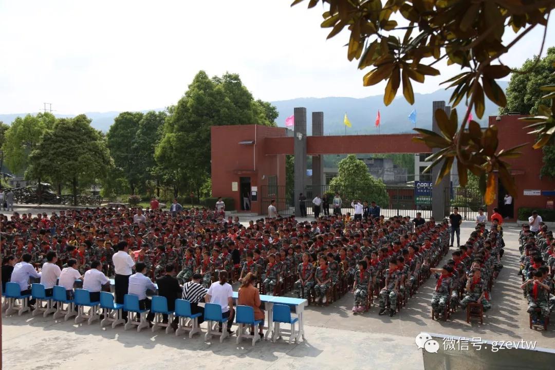 开云网页版“青春有伴·我不孤单”系列主题帮扶活动之“微扶贫·微心愿”(图3)