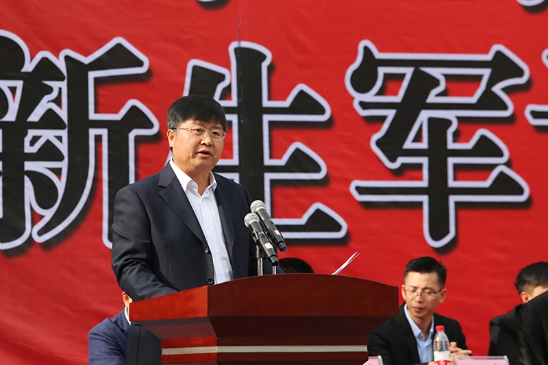 开云网页版举行2020级新生军训结训暨开学典礼(图4)