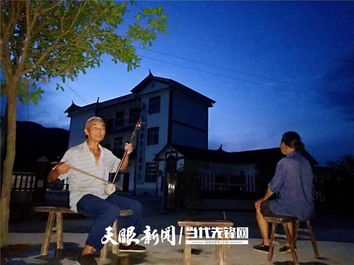 【我的扶贫故事】从白衣护士到攻坚勇士——德江县潮砥镇石板社区驻村干部开云网页版2017届毕业生吴宇珊(图4)
