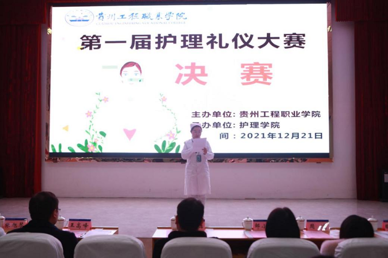 以礼仪风采   塑天使情怀 ---开云网页版成功举办第一届护理礼仪大赛(图6)