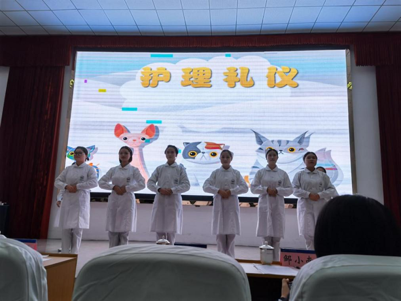 以礼仪风采   塑天使情怀 ---开云网页版成功举办第一届护理礼仪大赛(图2)