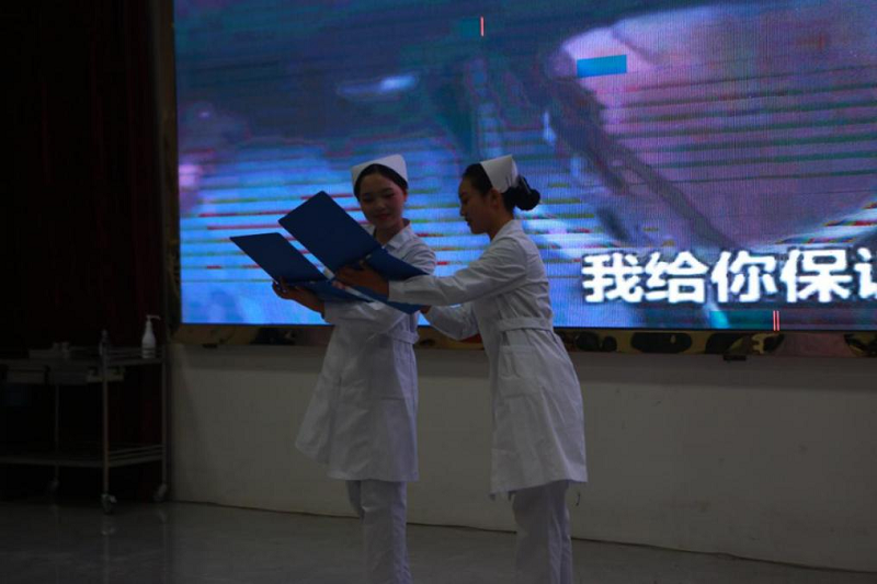 以礼仪风采   塑天使情怀 ---开云网页版成功举办第一届护理礼仪大赛(图3)