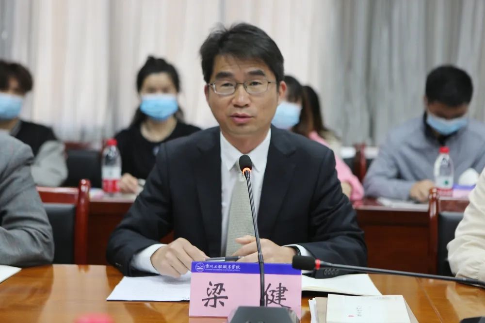 历史文化散文《岭南读碑记》新书研讨会在开云网页版举行(图2) 历史文化散文《岭南读碑记》新书研讨会在开云网页版举行(图2)