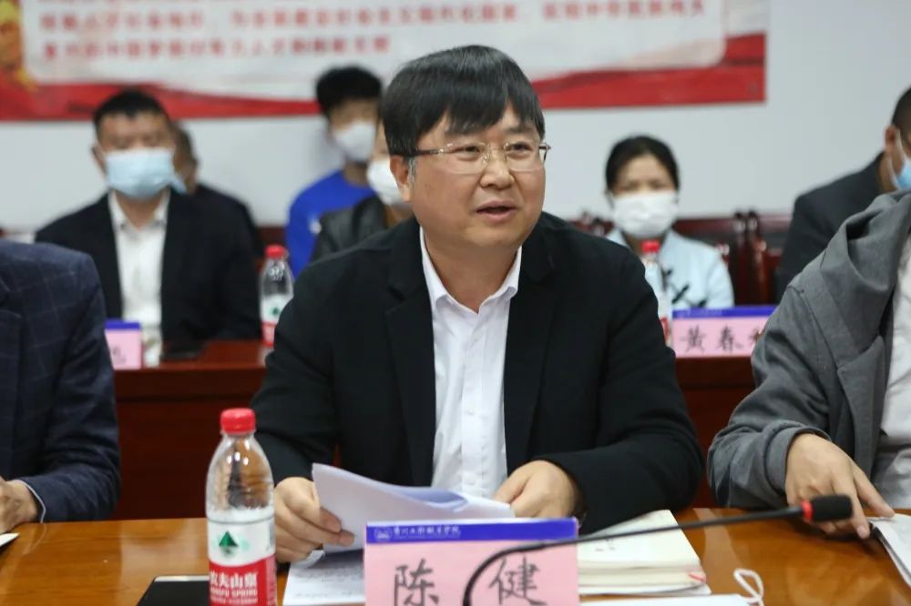 历史文化散文《岭南读碑记》新书研讨会在开云网页版举行(图3) 历史文化散文《岭南读碑记》新书研讨会在开云网页版举行(图3)