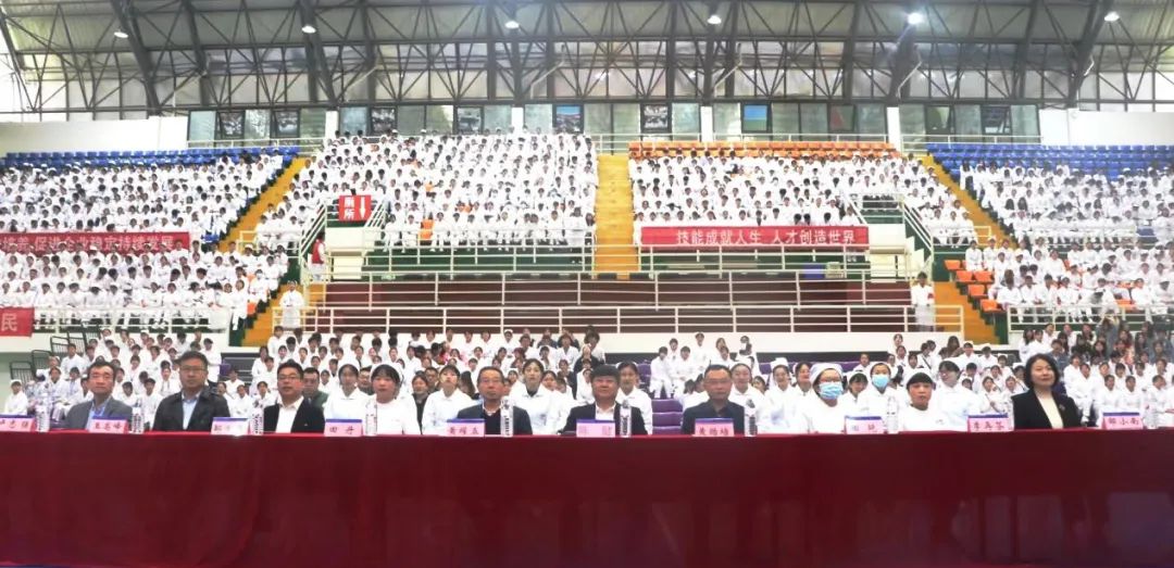 开云网页版举行5·12国际护士节活动暨授帽仪式(图2) 开云网页版举行5·12国际护士节活动暨授帽仪式(图2)