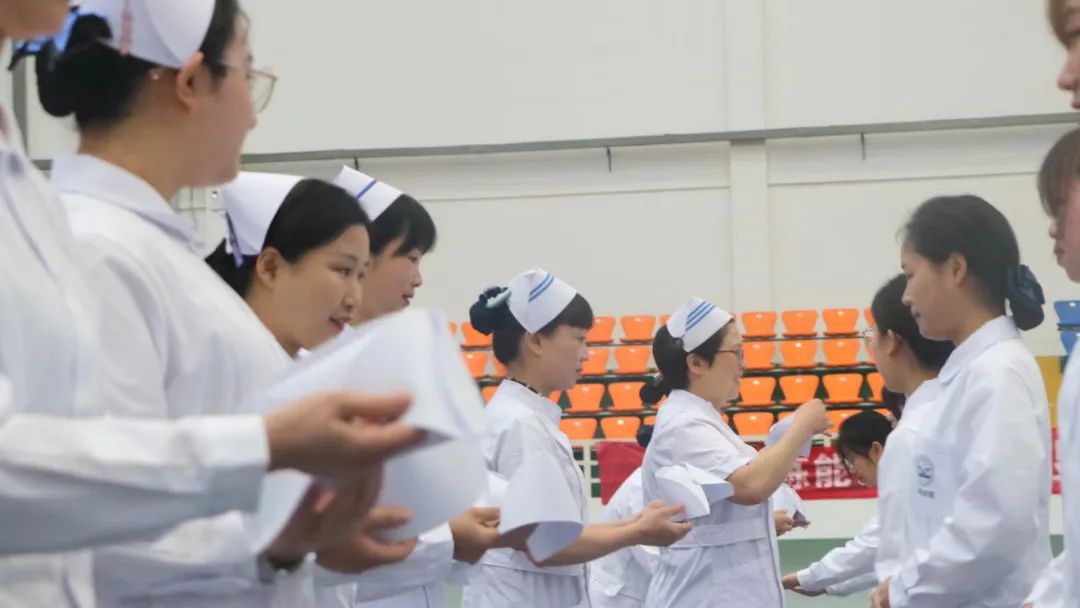 开云网页版举行5·12国际护士节活动暨授帽仪式(图5) 开云网页版举行5·12国际护士节活动暨授帽仪式(图5)
