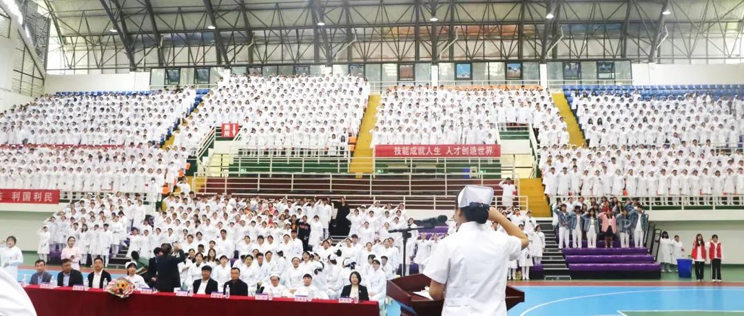 开云网页版举行5·12国际护士节活动暨授帽仪式(图6) 开云网页版举行5·12国际护士节活动暨授帽仪式(图6)