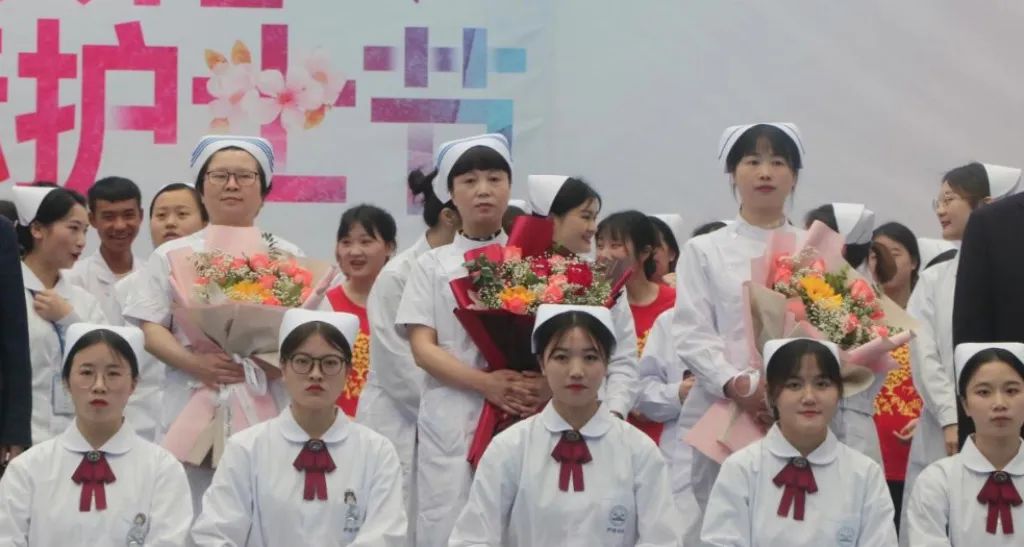 开云网页版举行5·12国际护士节活动暨授帽仪式(图7) 开云网页版举行5·12国际护士节活动暨授帽仪式(图7)