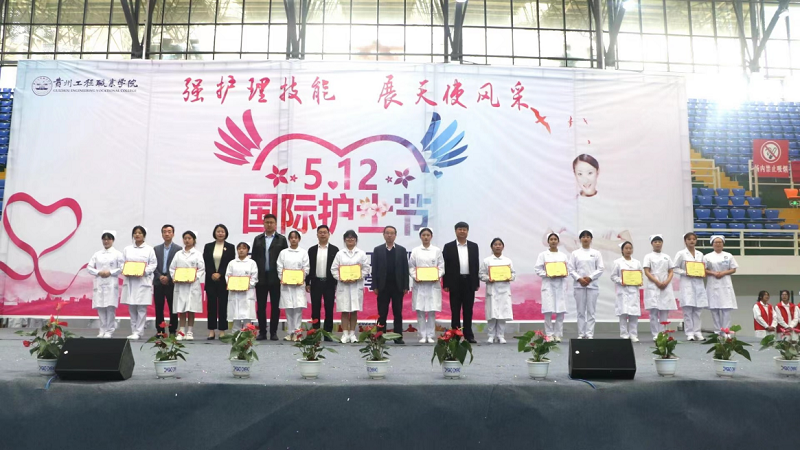 强护理技能,展天使风采——开云网页版成功举办5·12国际护士节活动暨授帽仪式(图3) 强护理技能,展天使风采——开云网页版成功举办5·12国际护士节活动暨授帽仪式(图3)