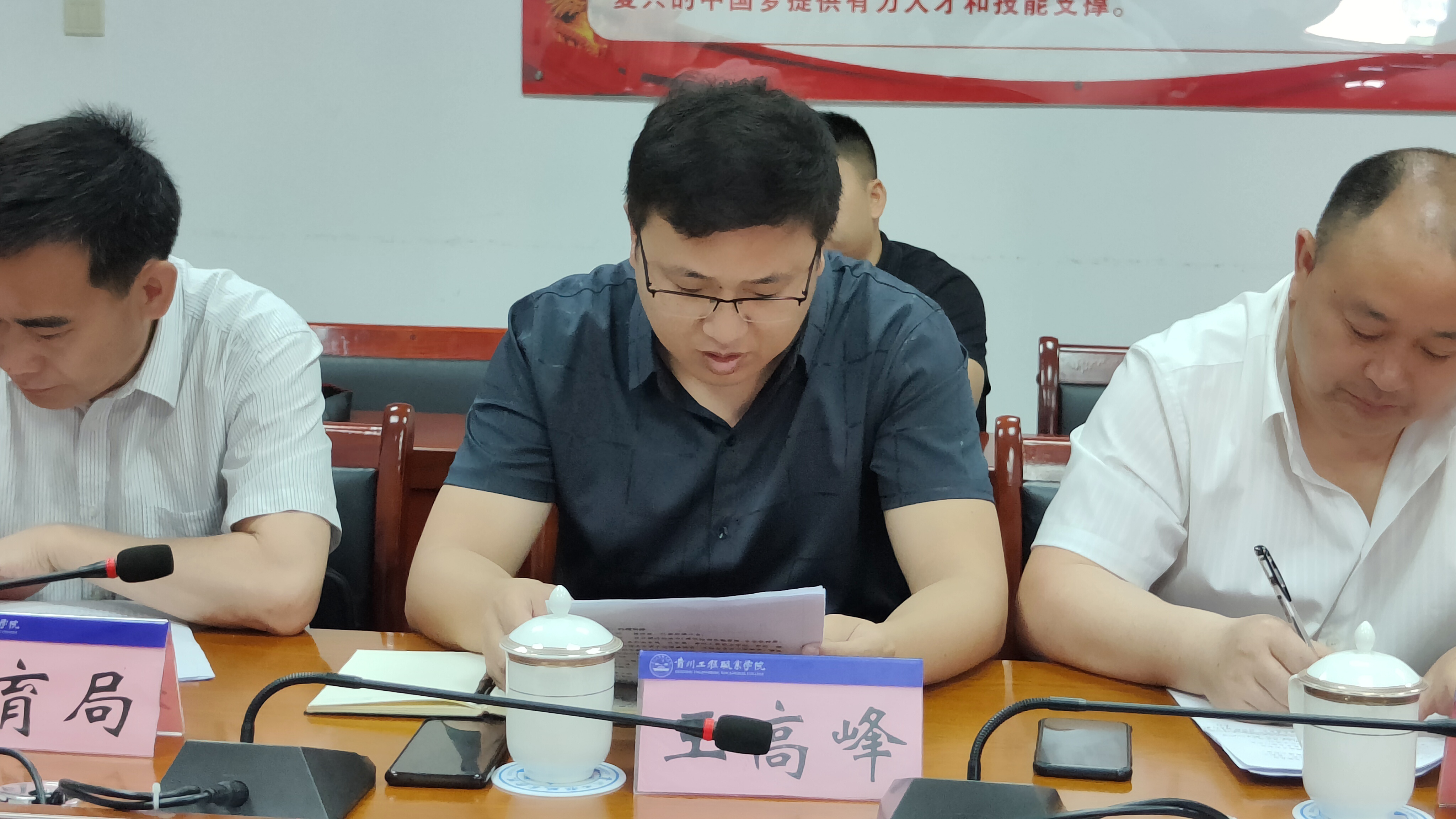 九三学社铜仁市委到开云网页版开展调研座谈会(图2) 九三学社铜仁市委到开云网页版开展调研座谈会(图2)