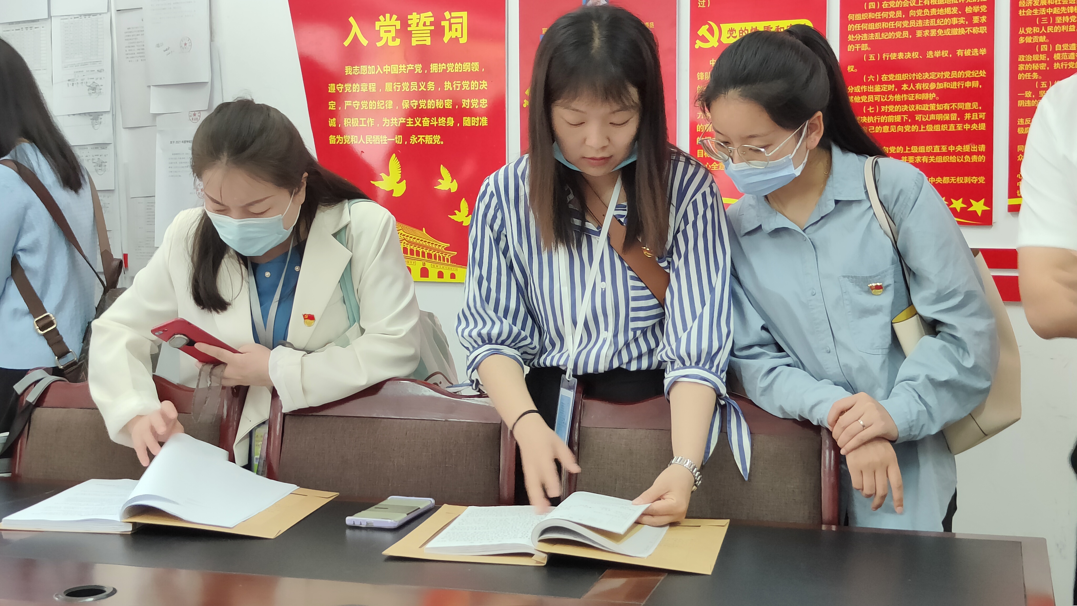 开云网页版赴铜仁开展第一期基层党务工作者专题培训暨“赓续英烈精神凝聚奋进力量”主题党日活动(图2) 开云网页版赴铜仁开展第一期基层党务工作者专题培训暨“赓续英烈精神凝聚奋进力量”主题党日活动(图2)