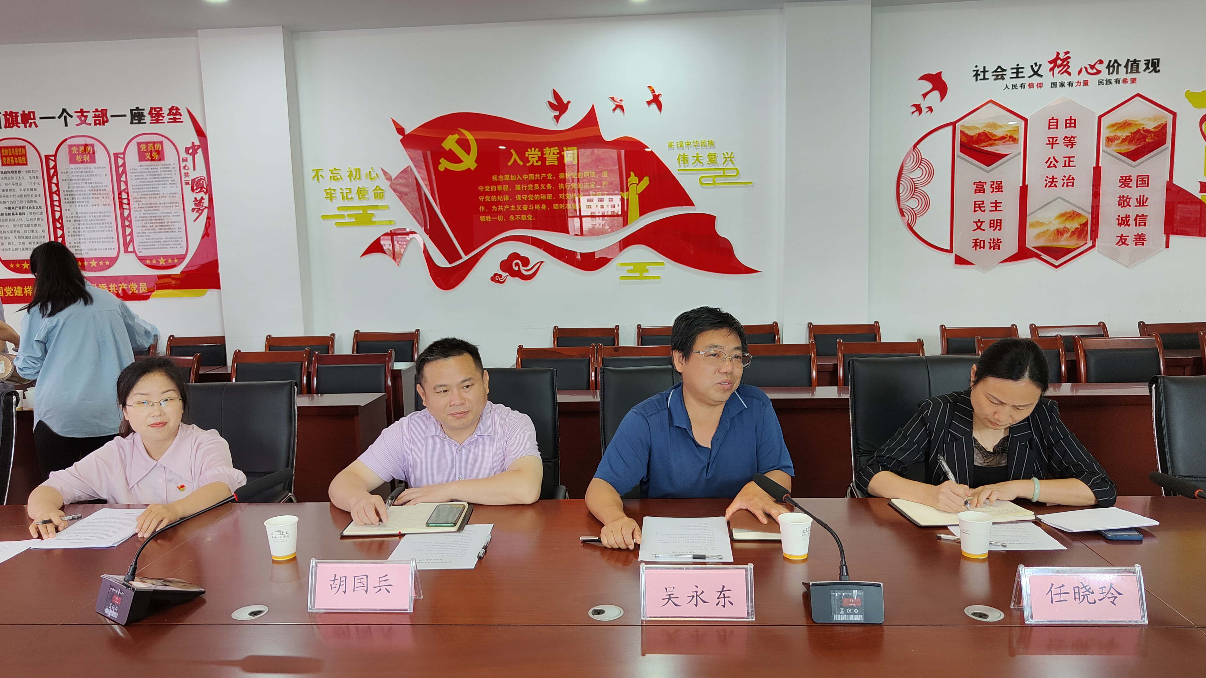 开云网页版赴铜仁开展第一期基层党务工作者专题培训暨“赓续英烈精神凝聚奋进力量”主题党日活动(图5) 开云网页版赴铜仁开展第一期基层党务工作者专题培训暨“赓续英烈精神凝聚奋进力量”主题党日活动(图5)