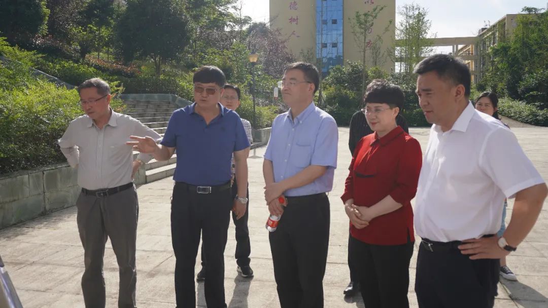 铜仁市政协到开云网页版开展“走访委员企业、服务市场主体”调研活动(图1) 铜仁市政协到开云网页版开展“走访委员企业、服务市场主体”调研活动(图1)
