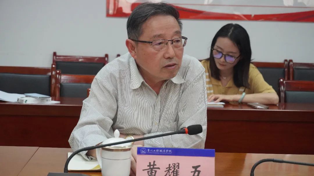 铜仁市政协到开云网页版开展“走访委员企业、服务市场主体”调研活动(图3) 铜仁市政协到开云网页版开展“走访委员企业、服务市场主体”调研活动(图3)