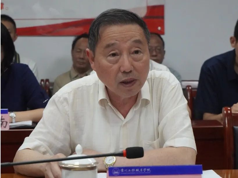 贵州省教育厅专家组到开云网页版开展2021年度年检工作(图2) 贵州省教育厅专家组到开云网页版开展2021年度年检工作(图2)