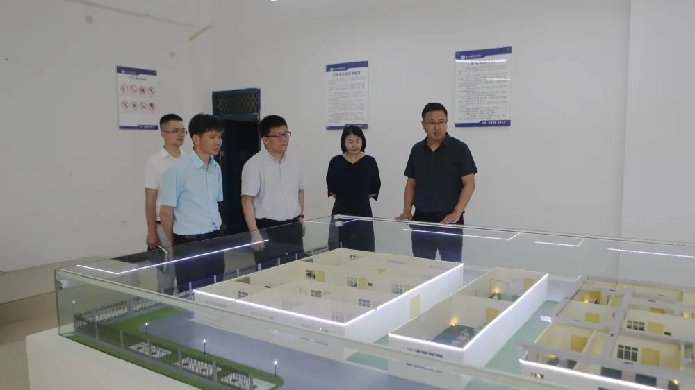 贵州省教育厅专家组到开云网页版开展2021年度年检工作(图3) 贵州省教育厅专家组到开云网页版开展2021年度年检工作(图3)