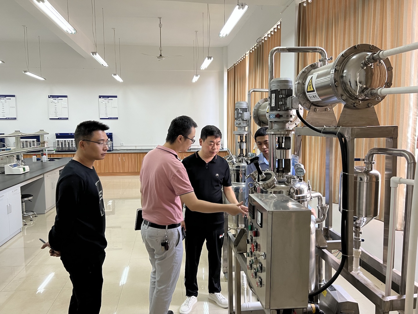 筑牢安全防线 守护师生安全——我校开展校园安全隐患大排查(图1) 筑牢安全防线 守护师生安全——我校开展校园安全隐患大排查(图1)