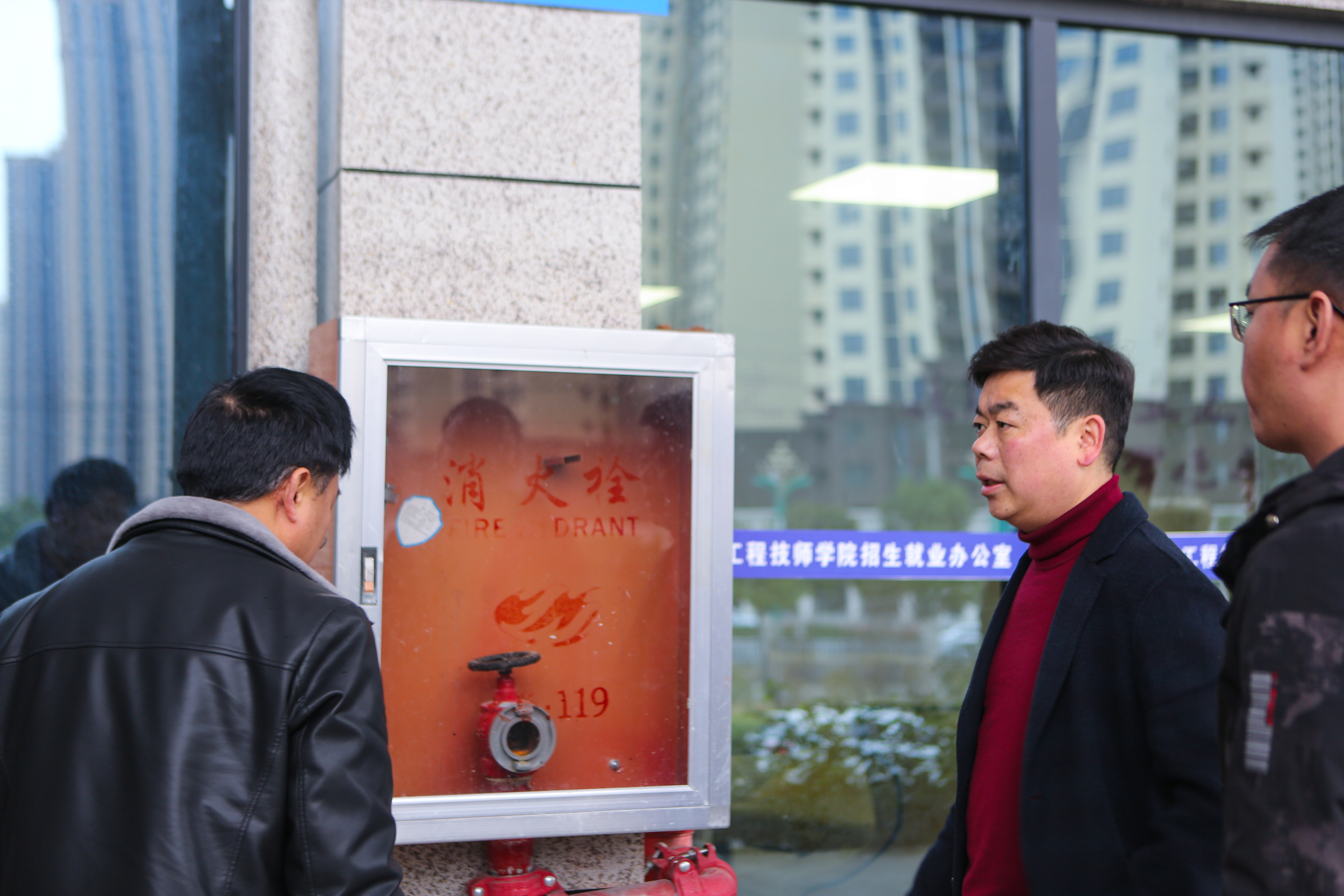 我校开展校园安全隐患大排查(图2) 我校开展校园安全隐患大排查(图2)