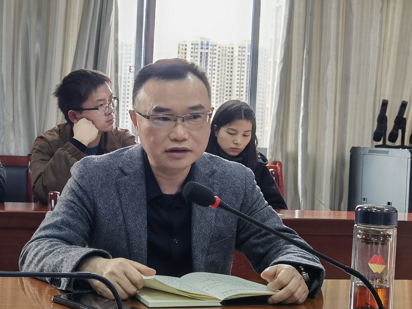 我校召开2023届毕业生就业工作会(图2) 我校召开2023届毕业生就业工作会(图2)