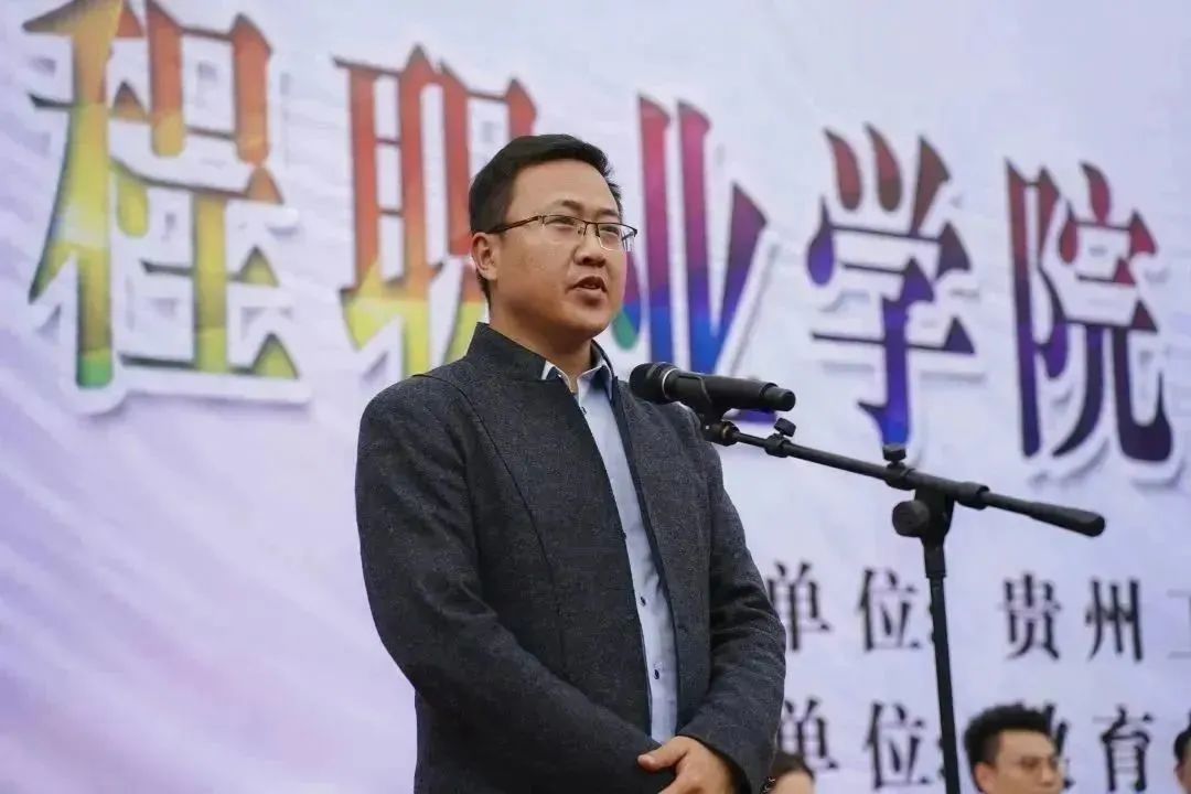 青春点燃梦想 体育铸就辉煌|开云网页版第八届田径运动会圆满闭幕(图10) 青春点燃梦想 体育铸就辉煌|开云网页版第八届田径运动会圆满闭幕(图10)