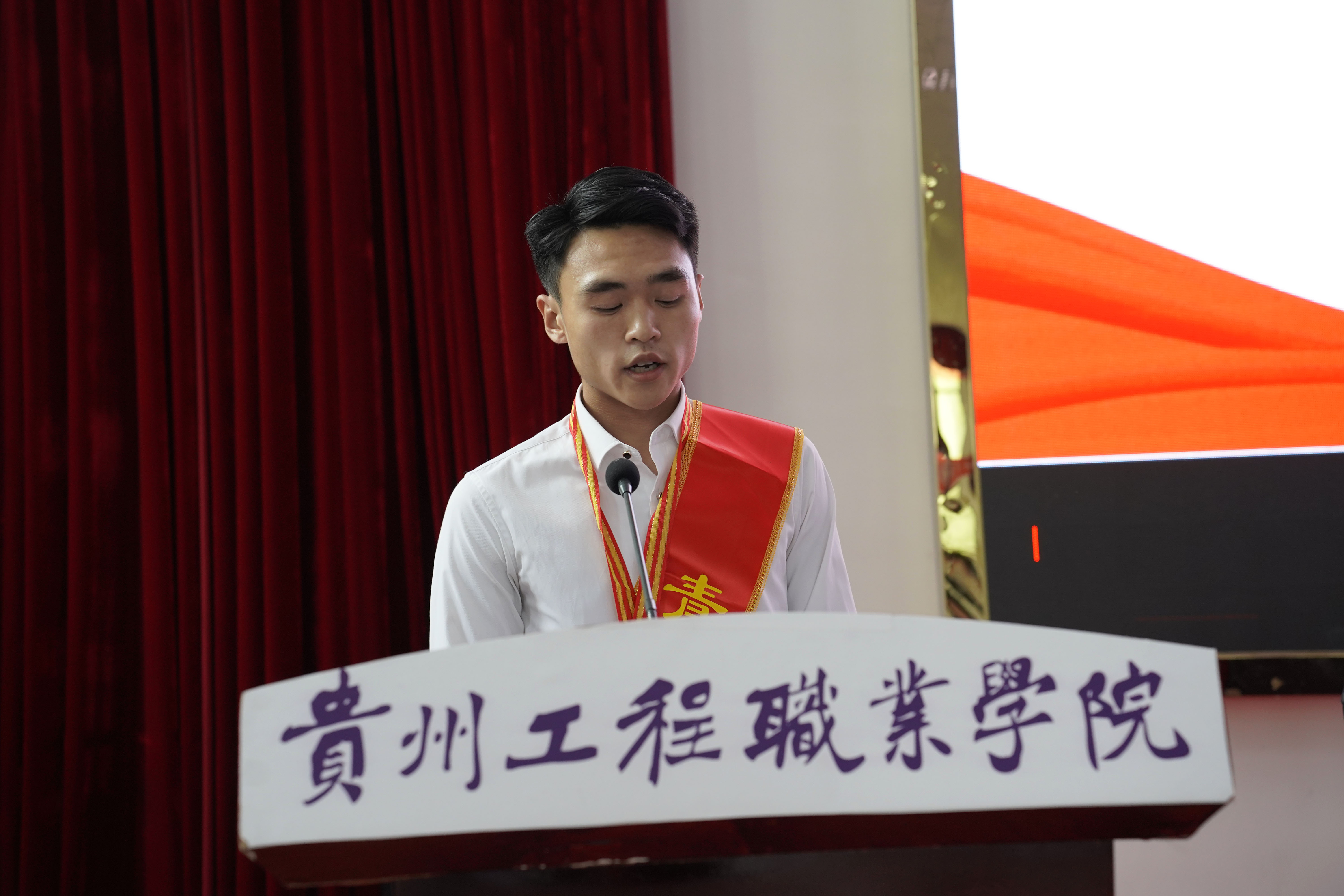 传承青春使命·担当复兴大任 我校召开“五四”表彰大会(图9) 传承青春使命·担当复兴大任 我校召开“五四”表彰大会(图9)
