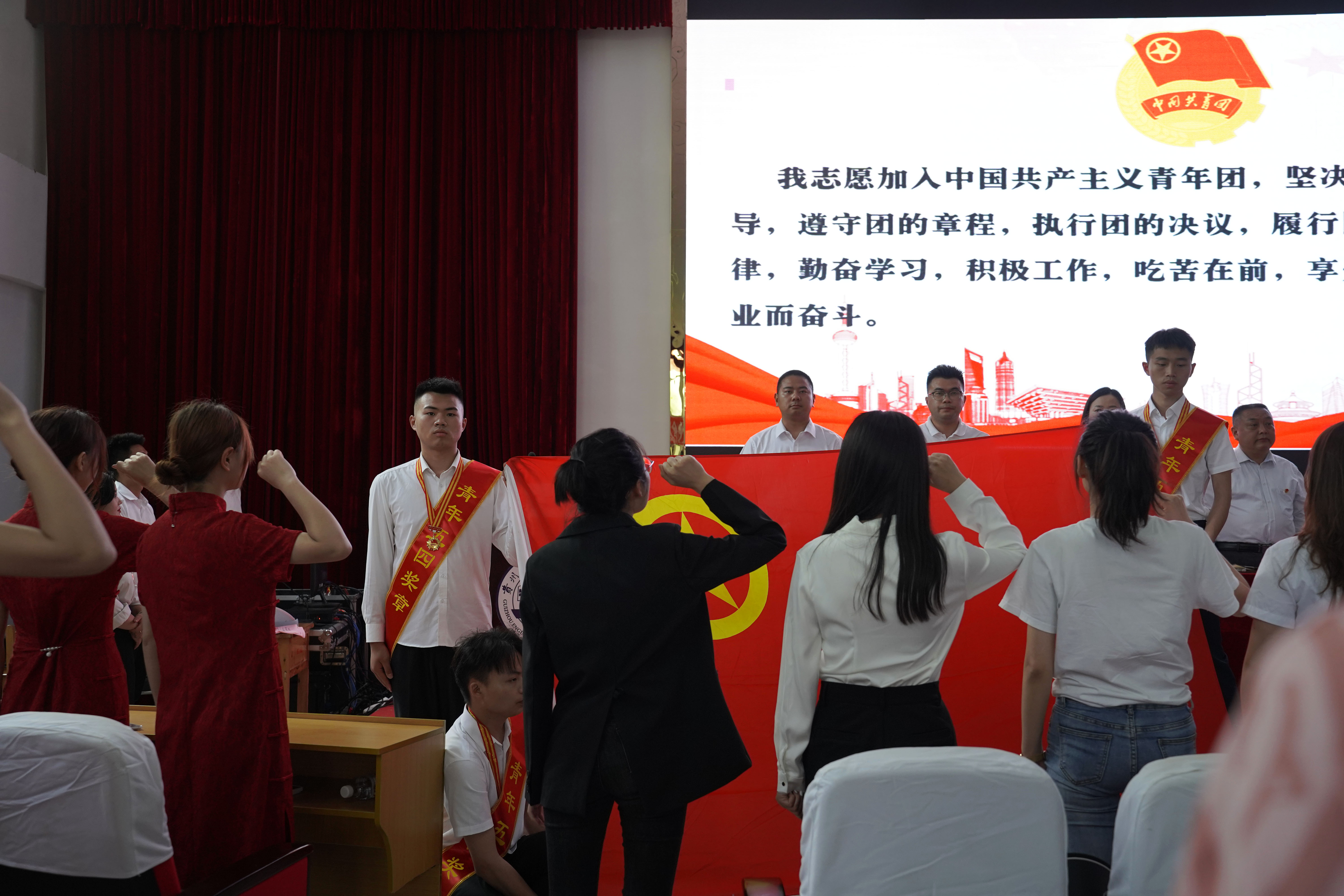 传承青春使命·担当复兴大任 我校召开“五四”表彰大会(图10) 传承青春使命·担当复兴大任 我校召开“五四”表彰大会(图10)