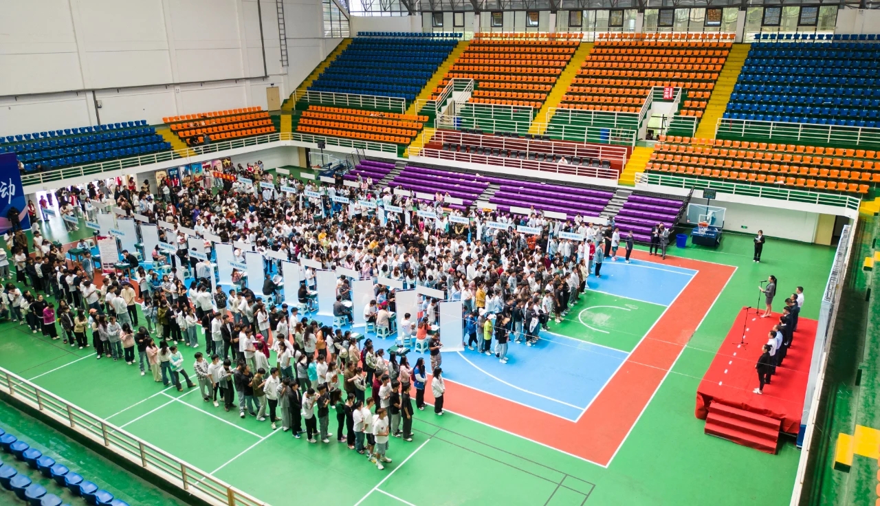 “筑人才·强省会”|我校举办校园双选会(图1) “筑人才·强省会”|我校举办校园双选会(图1)