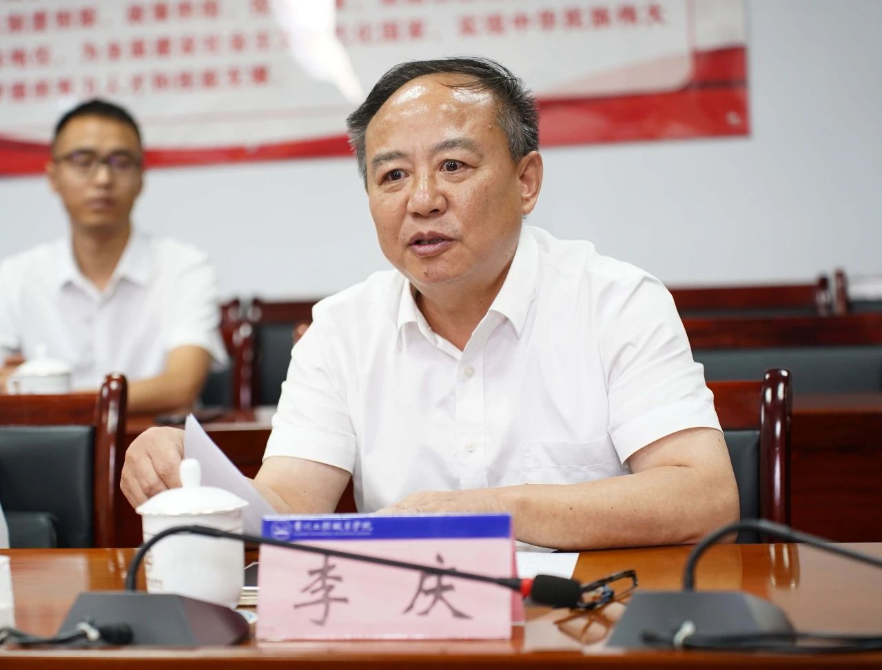 铜仁市政协调研组一行莅临我校调研座谈(图2) 铜仁市政协调研组一行莅临我校调研座谈(图2)