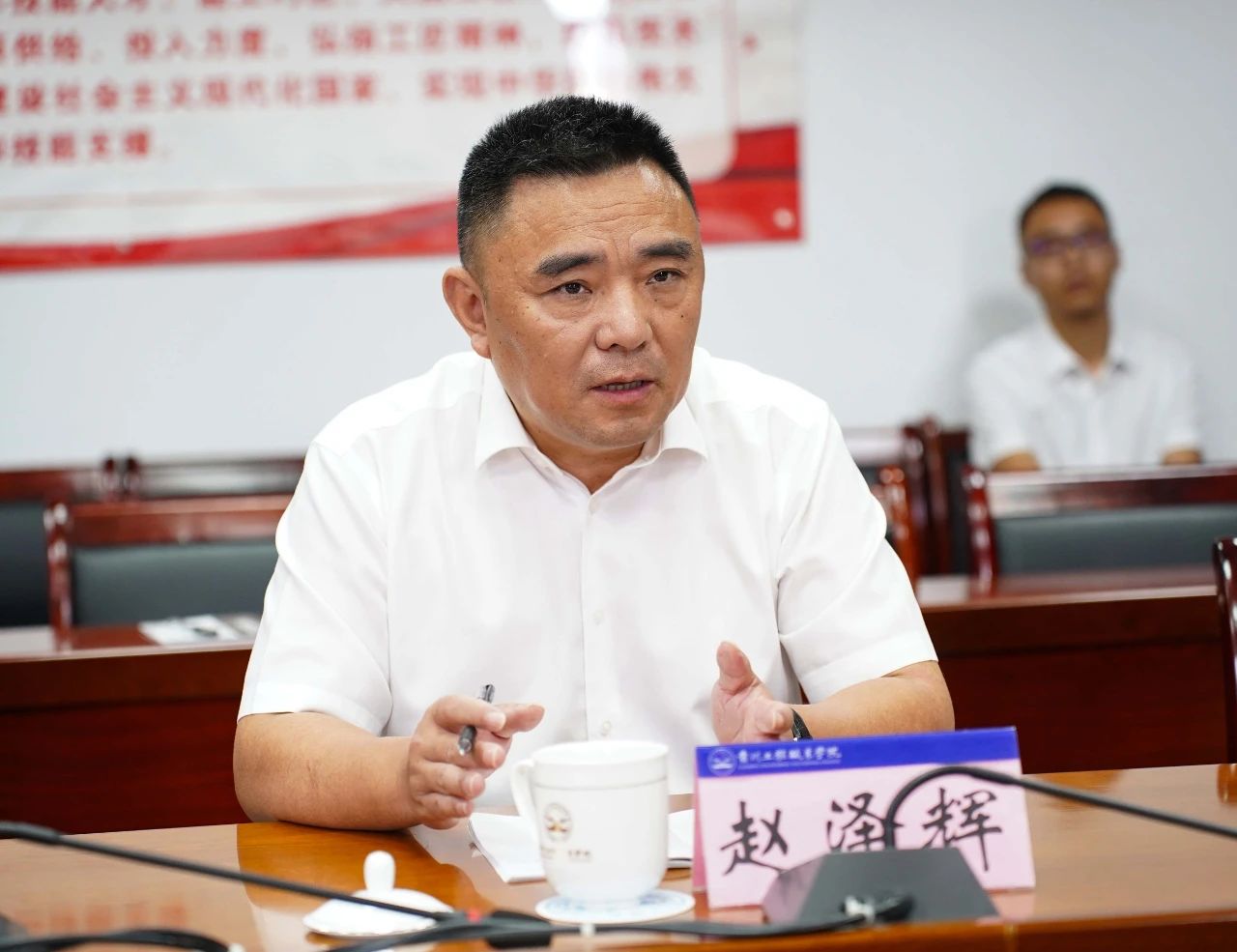 铜仁市政协调研组一行莅临我校调研座谈(图5) 铜仁市政协调研组一行莅临我校调研座谈(图5)