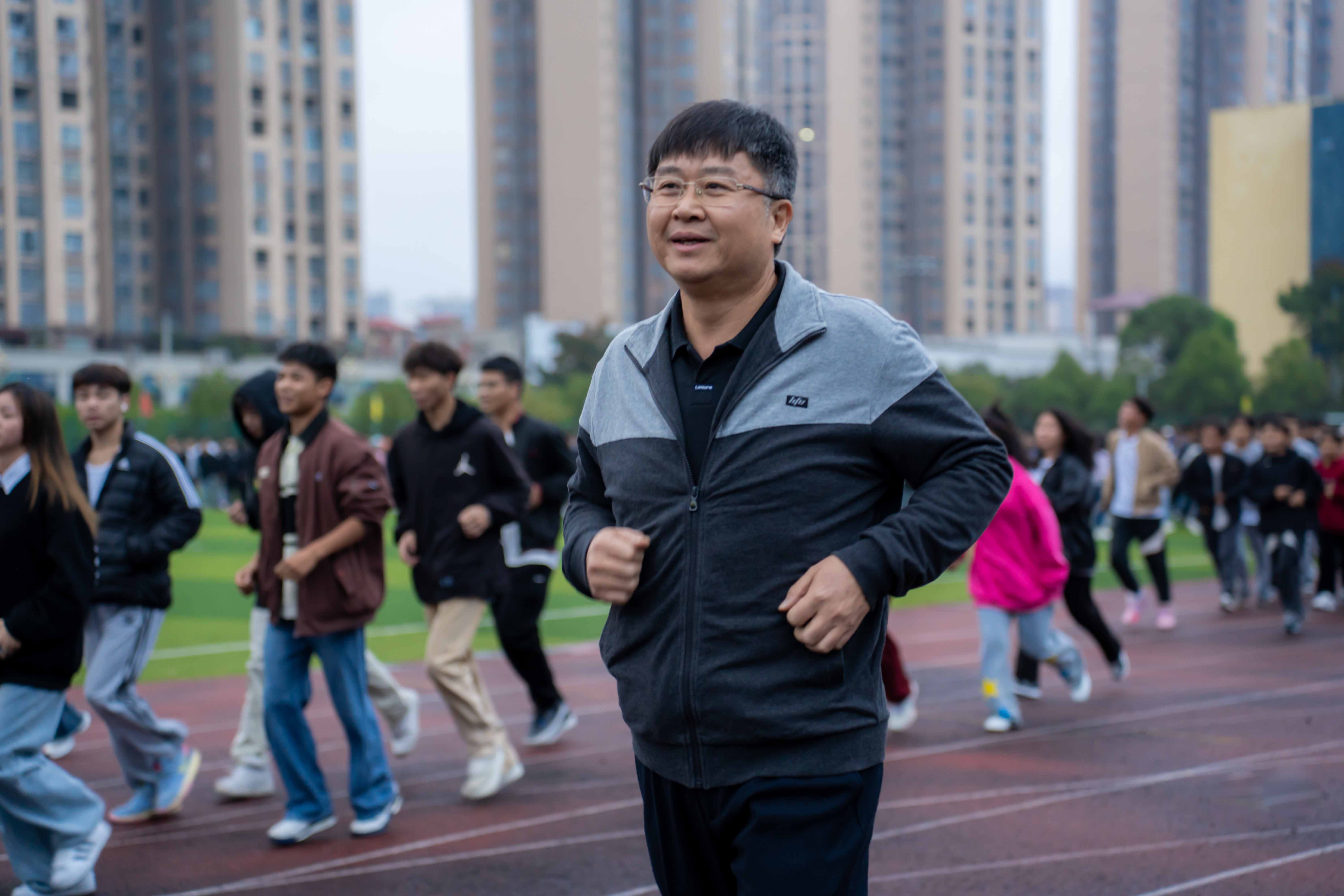 人人享受体育 健康拥抱未来|我校举行阳光体育运动启动仪式(图4) 人人享受体育 健康拥抱未来|我校举行阳光体育运动启动仪式(图4)
