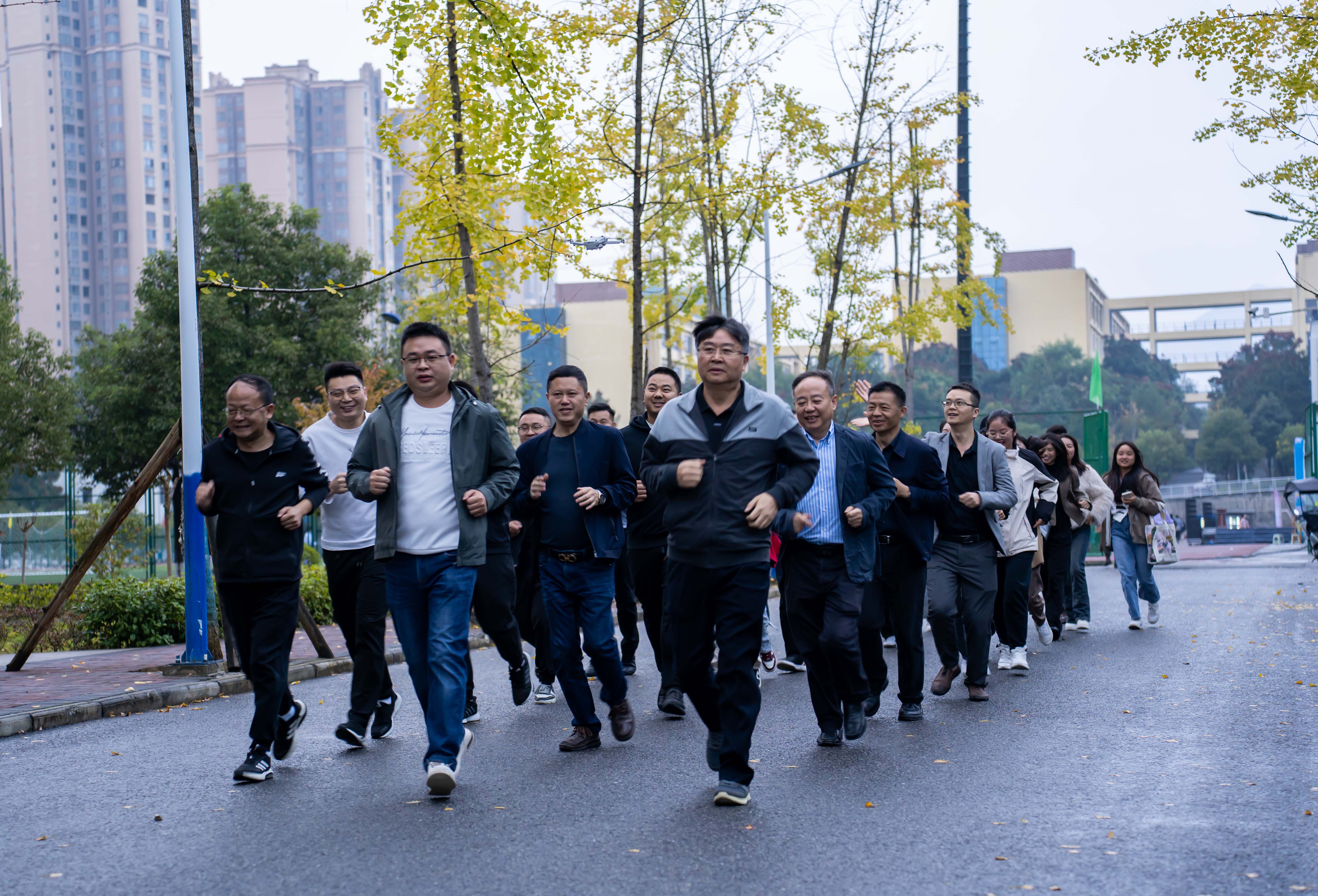 人人享受体育 健康拥抱未来|我校举行阳光体育运动启动仪式(图5) 人人享受体育 健康拥抱未来|我校举行阳光体育运动启动仪式(图5)
