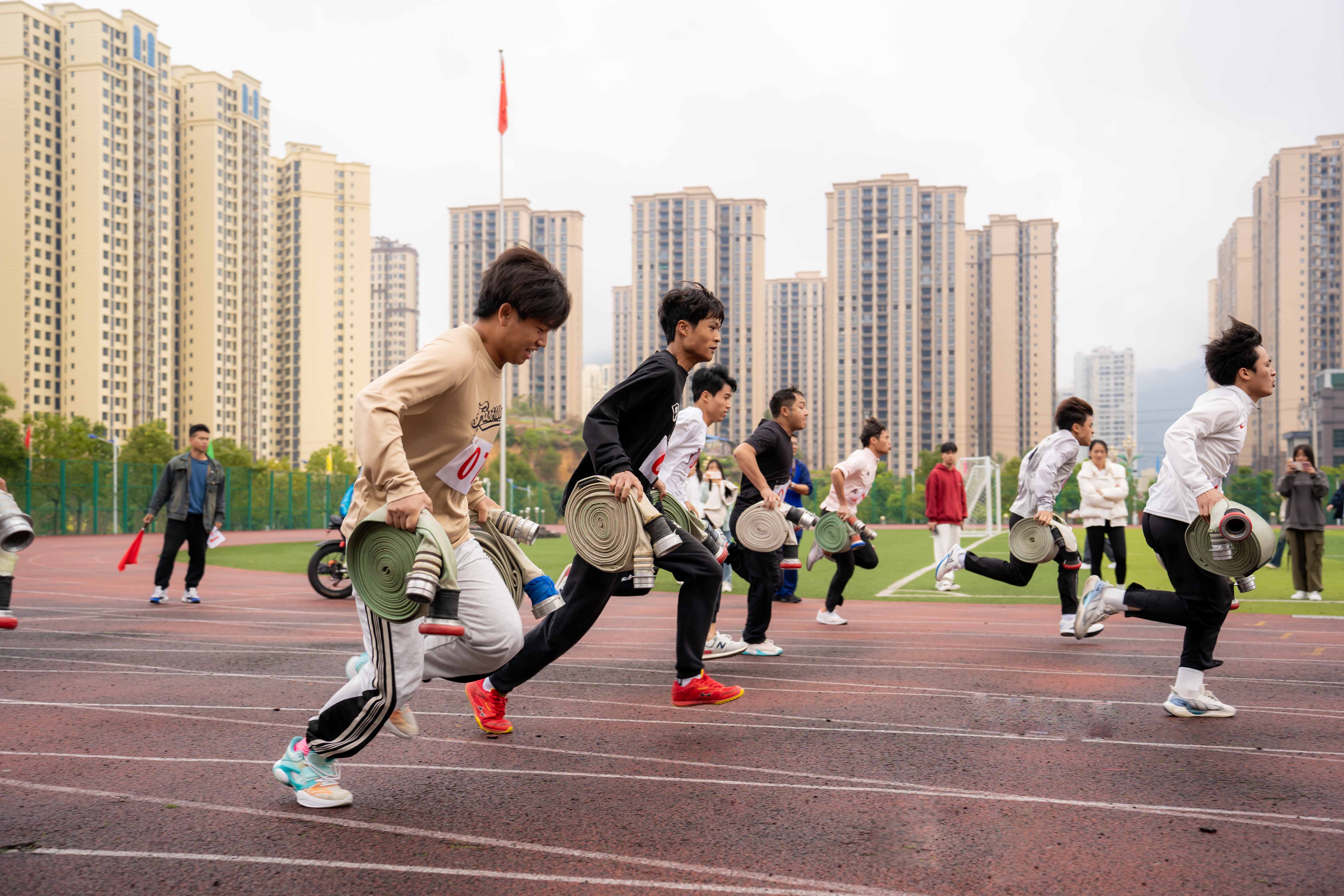 2023年德江县消防宣传月活动启动仪式暨第二届大学生消防技能运动会在开云网页版举行(图15) 2023年德江县消防宣传月活动启动仪式暨第二届大学生消防技能运动会在开云网页版举行(图15)