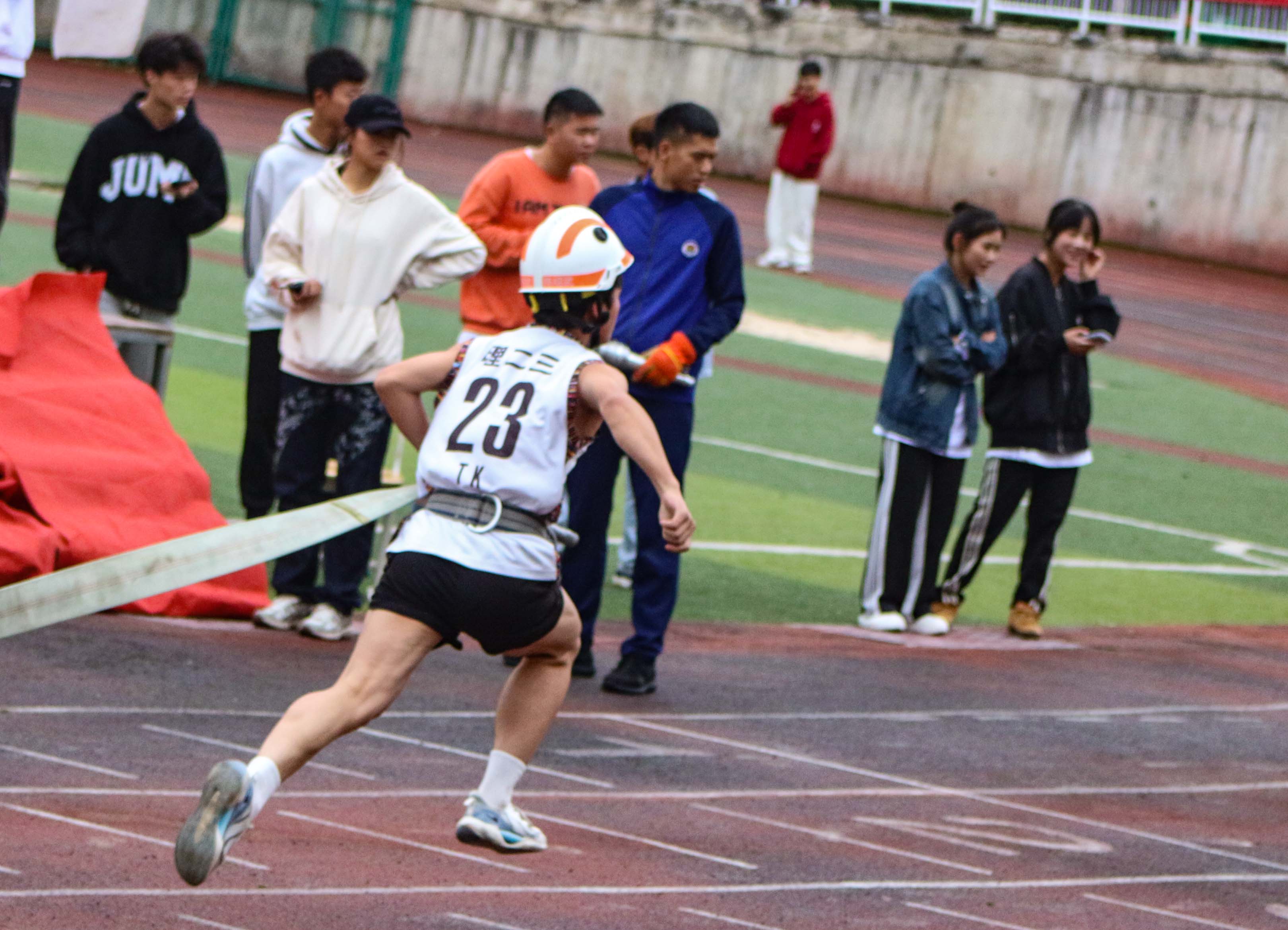 2023年德江县消防宣传月活动启动仪式暨第二届大学生消防技能运动会在开云网页版举行(图22) 2023年德江县消防宣传月活动启动仪式暨第二届大学生消防技能运动会在开云网页版举行(图22)