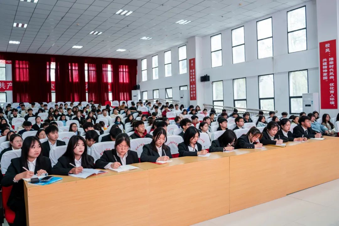 “立大志 担使命 学本领”丨校党委书记陈健聚焦中国梦讲授思政“开学第一课”(图3) “立大志 担使命 学本领”丨校党委书记陈健聚焦中国梦讲授思政“开学第一课”(图3)