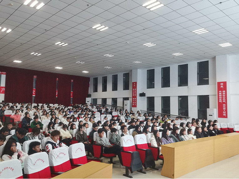 以梦为帆,乘风向前——药学院举办2024届毕业生职业规划专题讲座(图2) 以梦为帆,乘风向前——药学院举办2024届毕业生职业规划专题讲座(图2)