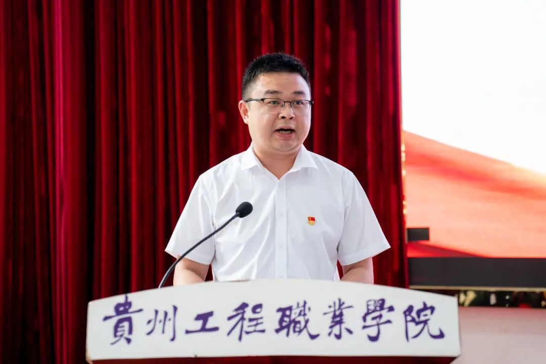 中共开云网页版委员会召开2024年党的建设工作会(图8) 中共开云网页版委员会召开2024年党的建设工作会(图8)