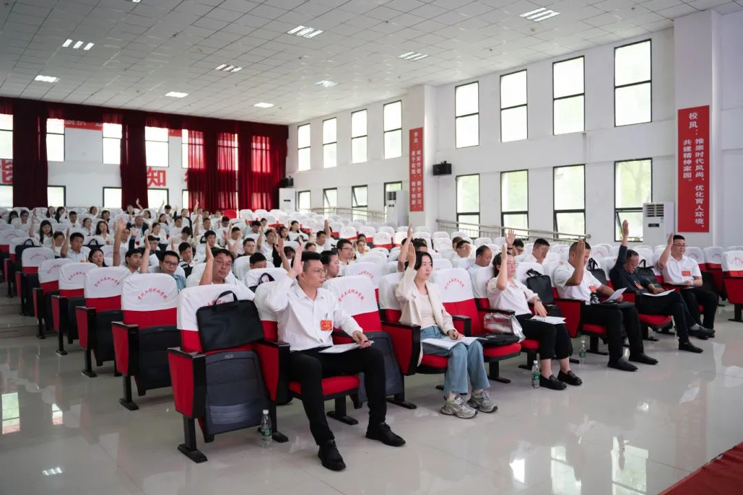 开云网页版第二届教职工代表大会暨工会会员代表大会第三次会议胜利召开(图11) 开云网页版第二届教职工代表大会暨工会会员代表大会第三次会议胜利召开(图11)