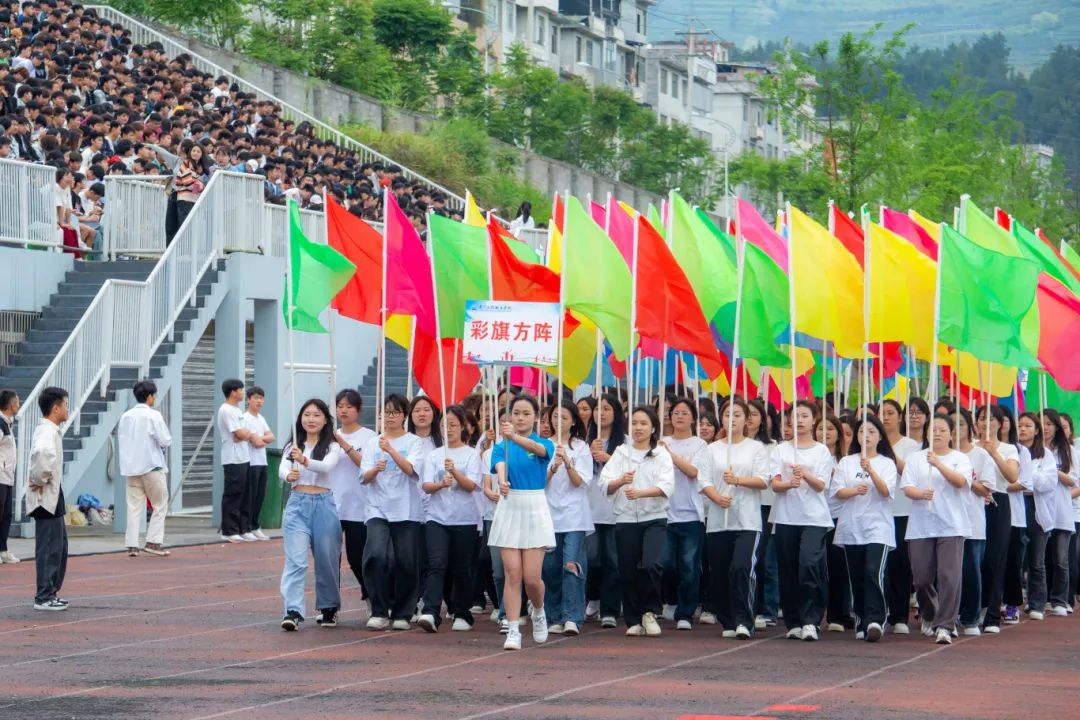 青春逢盛会 击鼓又催征丨开云网页版第九届田径运动会开幕(图6) 青春逢盛会 击鼓又催征丨开云网页版第九届田径运动会开幕(图6)