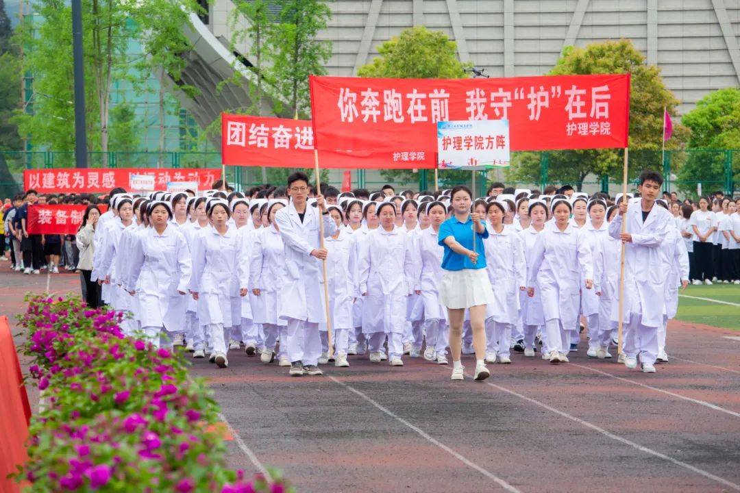青春逢盛会 击鼓又催征丨开云网页版第九届田径运动会开幕(图7) 青春逢盛会 击鼓又催征丨开云网页版第九届田径运动会开幕(图7)