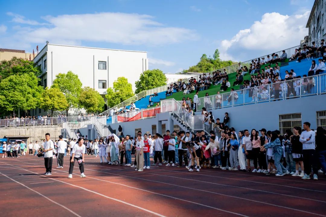 拼搏不落幕 青春正当时丨开云网页版第九届田径运动会圆满闭幕(图10) 拼搏不落幕 青春正当时丨开云网页版第九届田径运动会圆满闭幕(图10)