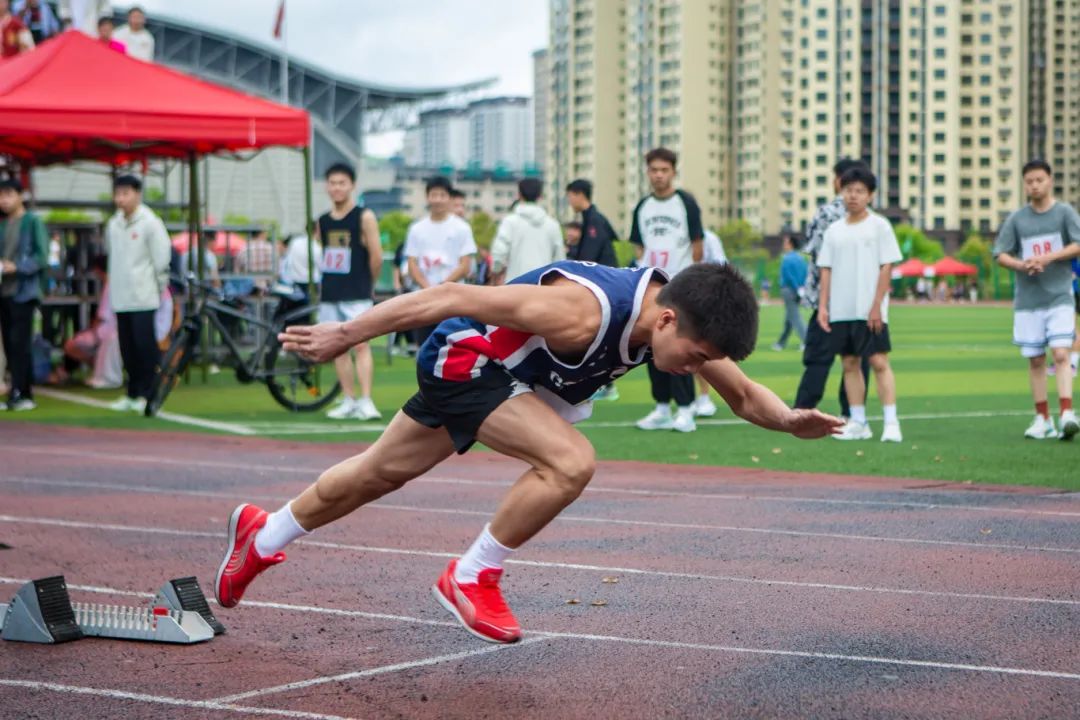 拼搏不落幕 青春正当时丨开云网页版第九届田径运动会圆满闭幕(图11) 拼搏不落幕 青春正当时丨开云网页版第九届田径运动会圆满闭幕(图11)