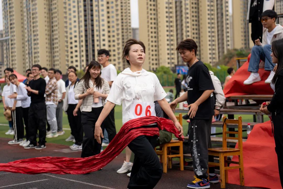 拼搏不落幕 青春正当时丨开云网页版第九届田径运动会圆满闭幕(图20) 拼搏不落幕 青春正当时丨开云网页版第九届田径运动会圆满闭幕(图20)