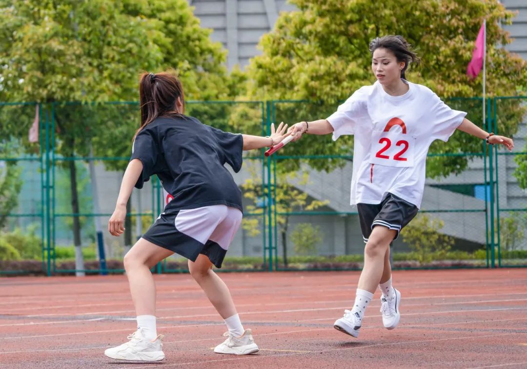 拼搏不落幕 青春正当时丨开云网页版第九届田径运动会圆满闭幕(图14) 拼搏不落幕 青春正当时丨开云网页版第九届田径运动会圆满闭幕(图14)