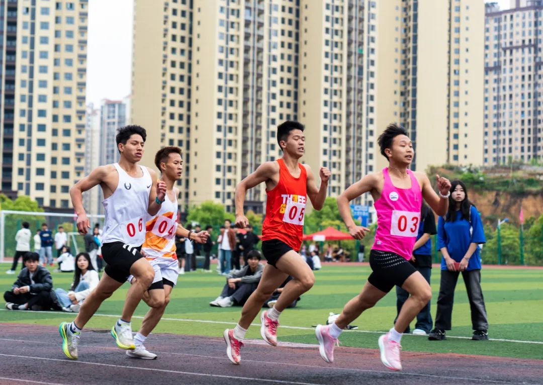 拼搏不落幕 青春正当时丨开云网页版第九届田径运动会圆满闭幕(图16) 拼搏不落幕 青春正当时丨开云网页版第九届田径运动会圆满闭幕(图16)