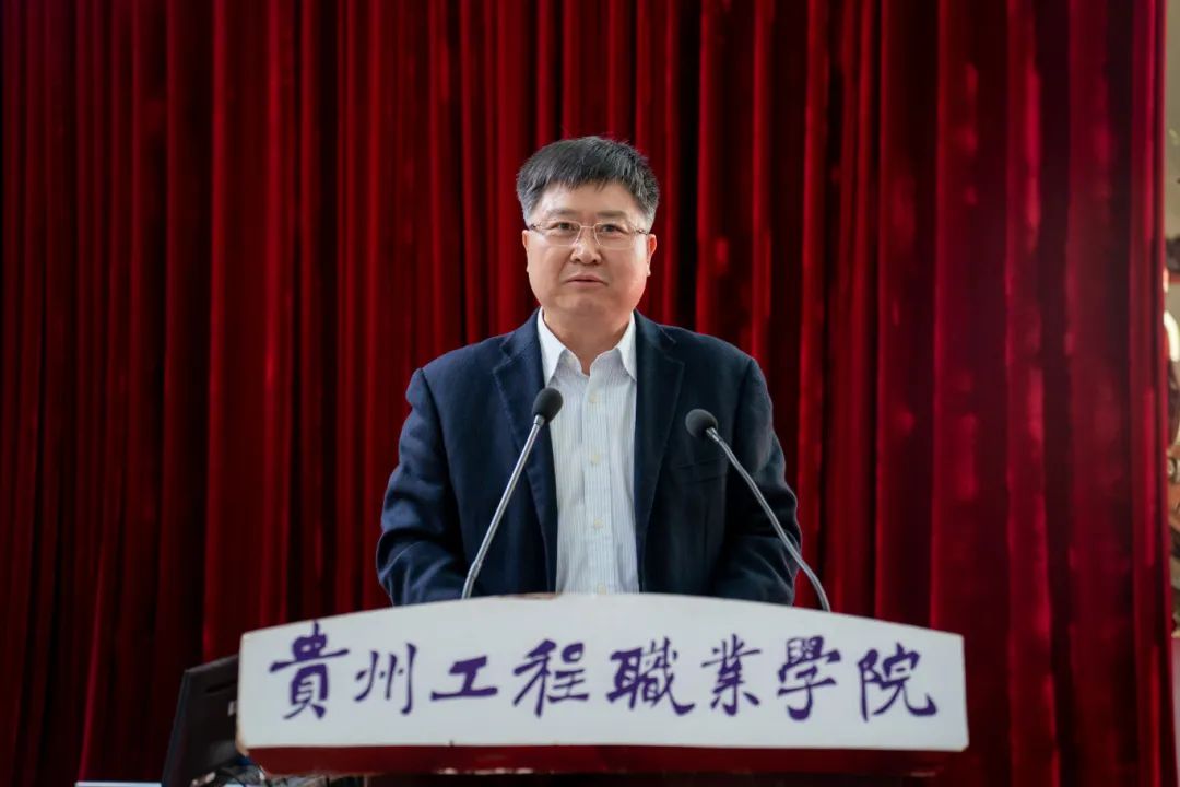 我校召开2024年春季学期征兵工作总结暨秋季学期征兵工作动员大会(图2) 我校召开2024年春季学期征兵工作总结暨秋季学期征兵工作动员大会(图2)