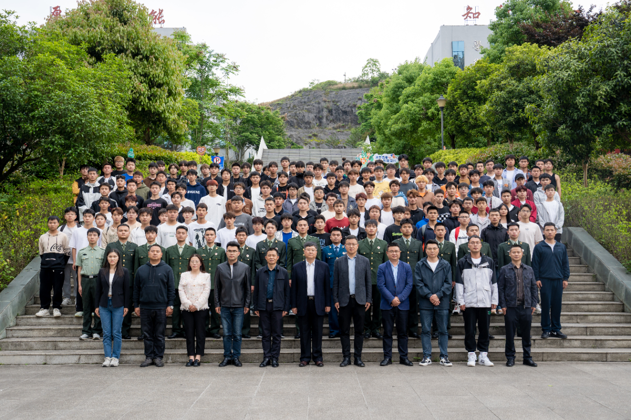 我校召开2024年春季学期征兵工作总结暨秋季学期征兵工作动员大会(图8) 我校召开2024年春季学期征兵工作总结暨秋季学期征兵工作动员大会(图8)
