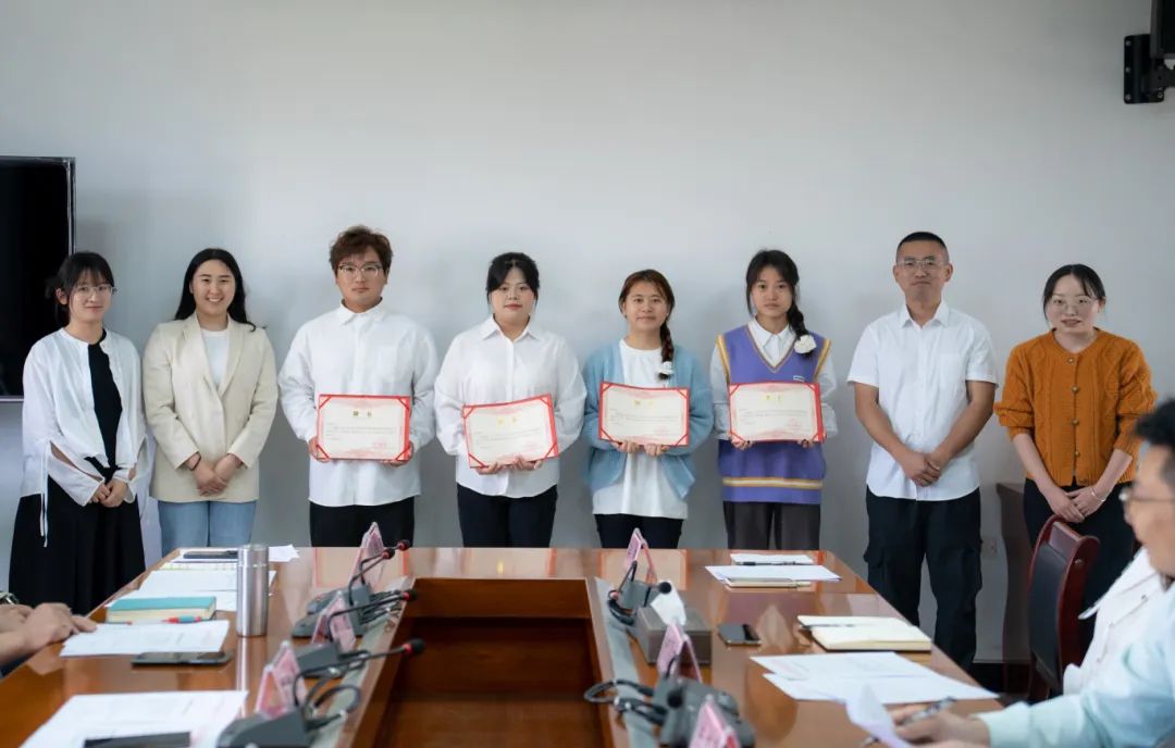 开云网页版举行融媒体中心揭牌仪式(图7) 开云网页版举行融媒体中心揭牌仪式(图7)