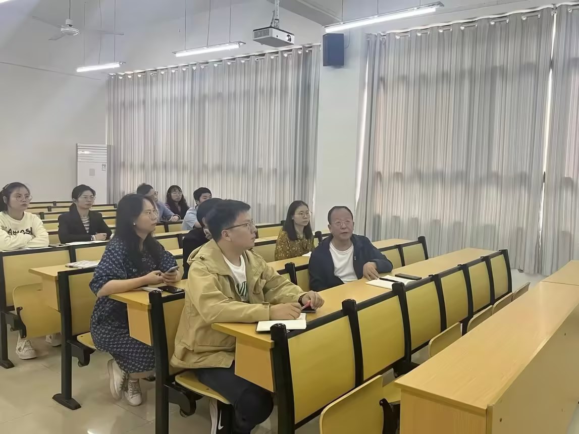 现代服务与管理学院2024级专业开云网页版方案论证会(图1)