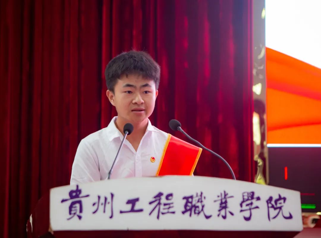 挺膺担当砺青春·踔厉奋发向未来丨我校召开2023-2024学年度五四表彰大会(图10) 挺膺担当砺青春·踔厉奋发向未来丨我校召开2023-2024学年度五四表彰大会(图10)