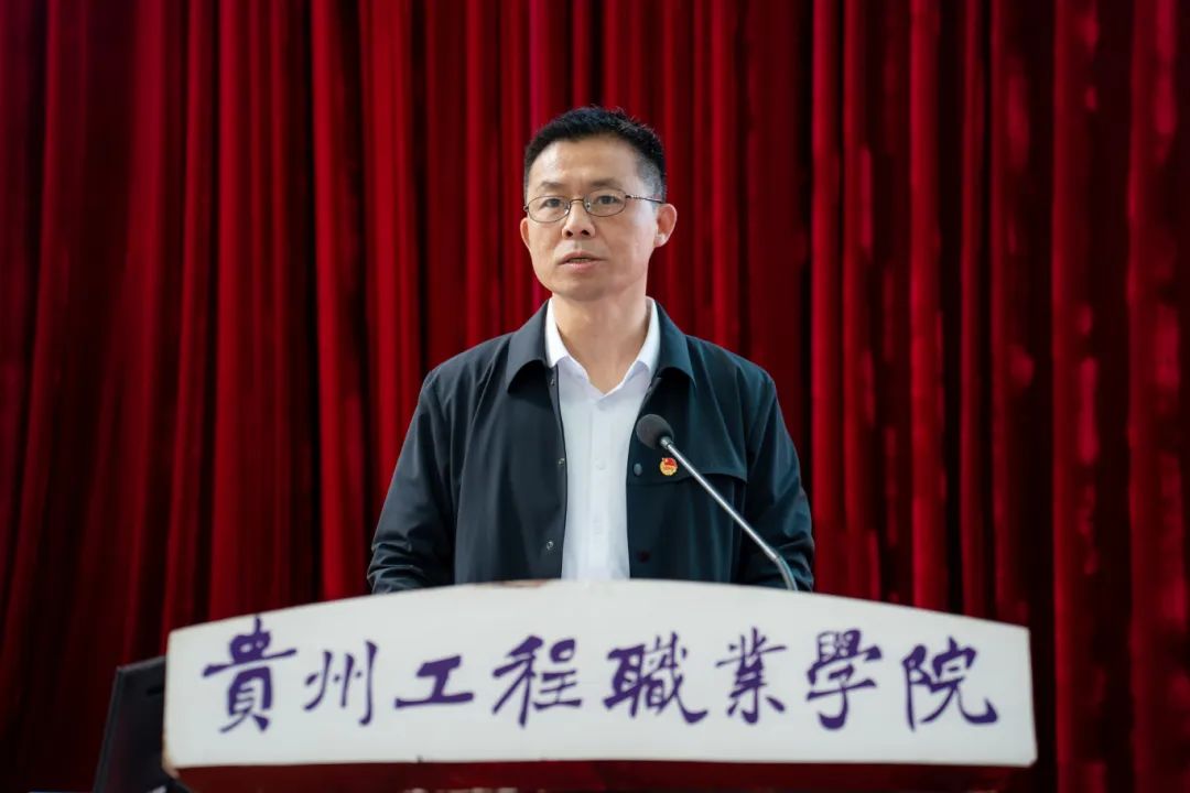 共青团开云网页版委员会第七期“青年马克思主义者培养工程”培训班结业典礼暨第八期开班式(图3) 共青团开云网页版委员会第七期“青年马克思主义者培养工程”培训班结业典礼暨第八期开班式(图3)